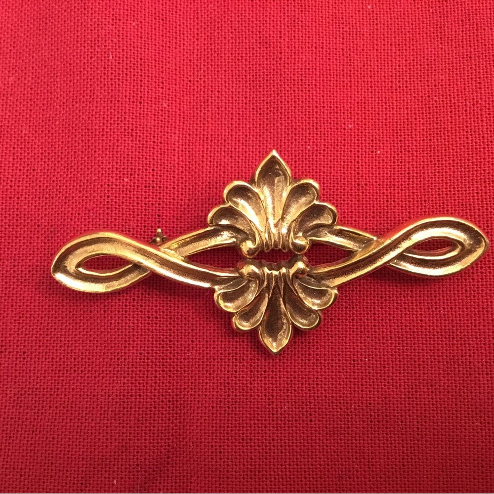 Museum of Fine Arts Gold Tone Pin/Brooch